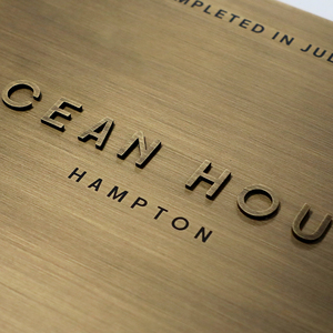 Plaques personnalisées de haute qualité en relief, <span class=keywords><strong>plaque</strong></span> commémorative en métal à lettres en relief pour montage mural de bâtiment - Product Image 5