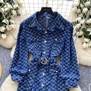 Abito in Denim Midi Autunnale Sostenibile e Traspirante con Colletto Rovesciato per Donna - Product Image 2
