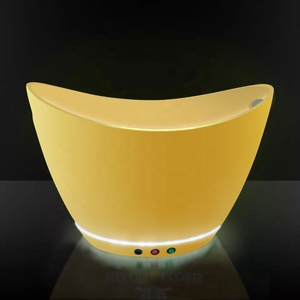 Forma di barca a secchiello per ghiaccio illuminata a LED da 8L a batteria in plastica per locali notturni e feste con marchio - Product Image 5