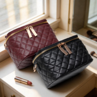 Boîte à bijoux en cuir véritable matelassée imperméable de couleur bordeaux, sac à maquillage à bandoulière avec longue sangle et poignée pour femme