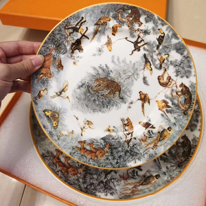 Assiettes de luxe en porcelaine fine de 10 pouces, motif végétal émaillé, pour la maison ou les cadeaux - Vente en gros - Product Image 1