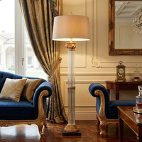 Lampadaire moderne minimaliste en laiton doré, lampe sur pied haute pour hôtel de luxe et suite