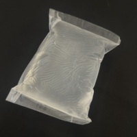 Adhésif thermofusible transparent à faible odeur avec forte force d'adhérence pour la construction de couches et le collage d'articles d'hygiène jetables