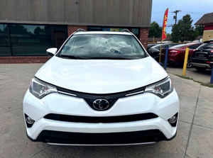 Toyota RAV4 XLE d'occasion 2017 à bas prix à vendre - Product Image 2