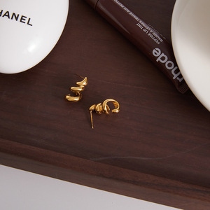 Boucles d'oreilles de style coréen, plaquées or 18 carats PVD, en acier inoxydable, clous minimalistes, bijoux sans ternissement, boucles d'oreilles en spirale pour femmes - Product Image 3