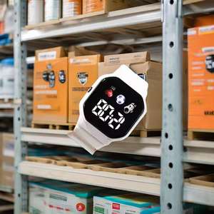 Bonito reloj LED para adolescentes, con divertidos efectos de iluminación - Product Image 1