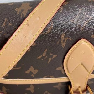 Sac à bandoulière/croisé pour femme en cuir véritable haut de gamme, matelassé, avec fermeture éclair, <span class=keywords><strong>sangle</strong></span> unique, surpiqûres et gaufrage - Product Image 4
