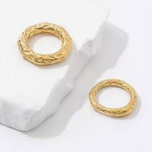 Design De mode Vintage Anillos De Acero Inoxidable En Acier Inoxydable Main Bijoux Doigts Géométrique Irrégulier Torsion Marteau Anneau - Product Image 2