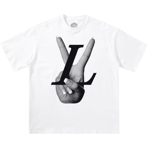 T-shirt Oversize L.V. Peace con Grafica Segno della Mano, Stile Y2K Streetwear, Maglietta Natalizia per Bambini - Product Image 2