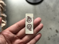Ohne Mindestbestellmenge Kostenlose Muster Großhandel Maßgefertigte Umweltfreundliche Rechteckige Damast-Halsetiketten Vintage Gewebte Etiketten Saum-Etiketten