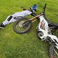 Dernière version mise à jour du vélo électrique Surron Light Bee X 72V avec suspension avant et arrière stable, pour adultes, course professionnelle