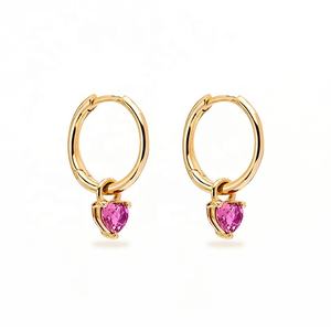 Bijoux délicats en argent sterling Boucles d'oreilles créoles à breloque cœur en diamant rose plaqué or 18 carats - Product Image 1