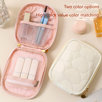 Organisateur de maquillage de voyage tendance en polyester imperméable, logo personnalisé, capacité moyenne, trousse de beauté portable pour fille