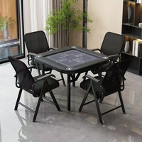 Ensemble de table et de chaises pliantes pour l'intérieur avec un design minimaliste moderne