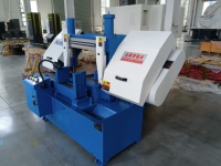 Scie à ruban entièrement automatique CNC à petit angle pour couper les métaux GZ4230
