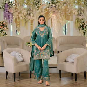 Ensemble Salwar Kameez brodé vert pour femme, avec long manteau, pantalon palazzo et châle, idéal pour les mariages et les fêtes - Product Image 1