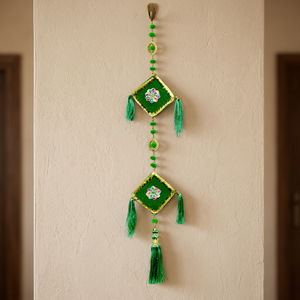 Tapiz Artesanal Tradicional con Patrón Floral, Borlas y Espejos para Decoración del Hogar y Hoteles - Product Image 2