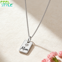 Cadeau pour la fête des mères, collier avec fleurs incrustées de zircon, plaqué or PVD, acier inoxydable 316L, pendentif rectangulaire avec plaque nominative