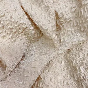 Tissu en mousseline de soie plissée haute couture doux brillant 100 polyester crêpe tissu en mousseline de soie pour jupe plissée