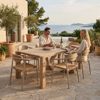 Chaise de salle à manger d'extérieur moderne et durable, avec cadre en aluminium thermolaqué, dossier en plastique imitation bois et assise en rotin tressé, pour écoles et parcs