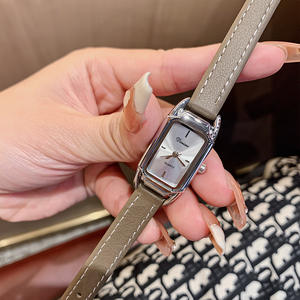 Reloj de pulsera cuadrado pequeño de estilo retro para mujer, moderno, de tres agujas, sencillo y elegante, de cuarzo. - Product Image 5