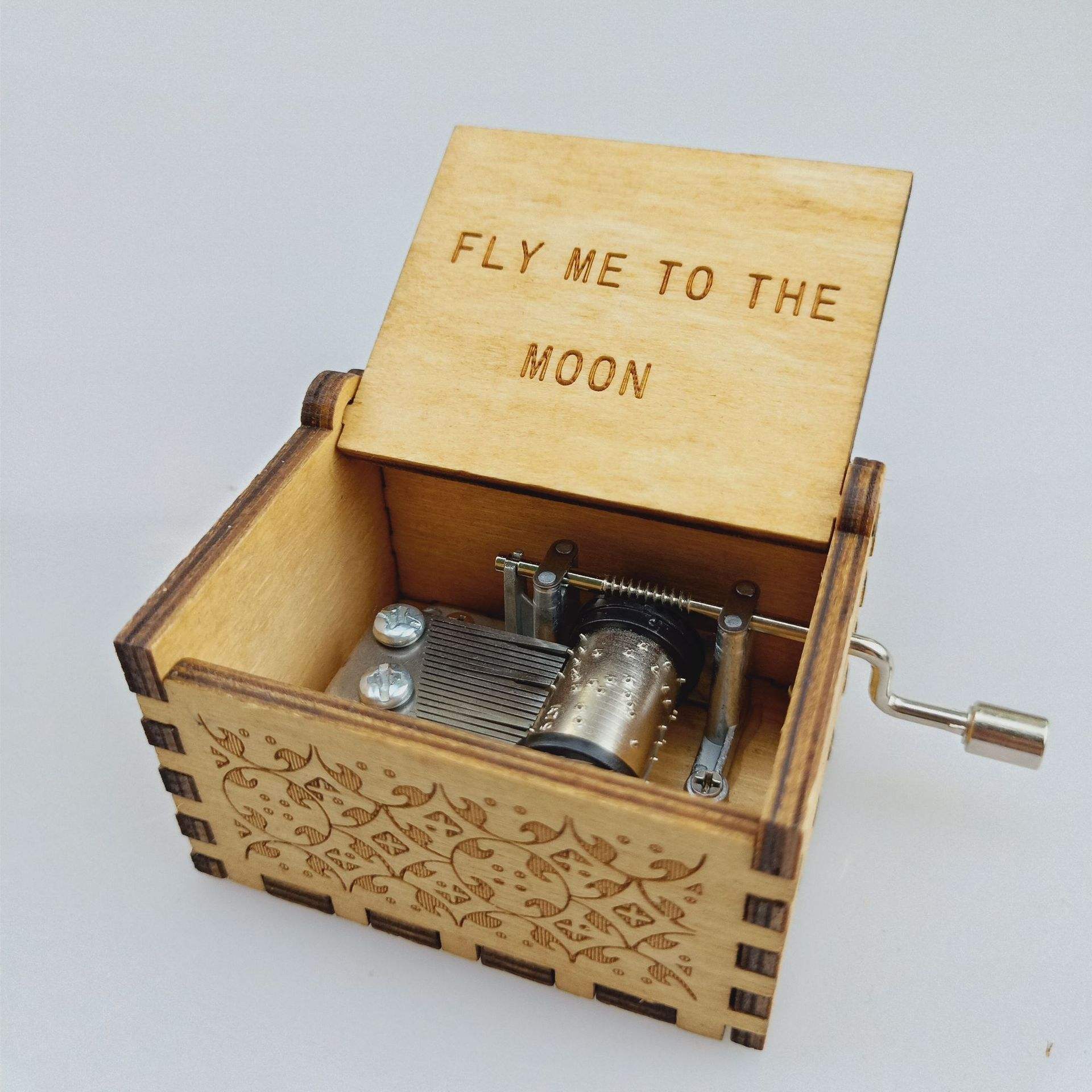 Colore del legno che punta verso la luna