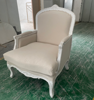 Fauteuil simple en bois massif blanc vieilli de style français, avec tissu en lin sculpté, fauteuil d'appoint vintage