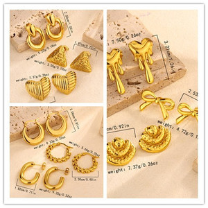 Orecchini da donna Vintage placcati in oro 18K personalizzati grossi orecchini impermeabili a bottone con orecchini a cuore in acciaio inossidabile Non allergico - Product Image 6