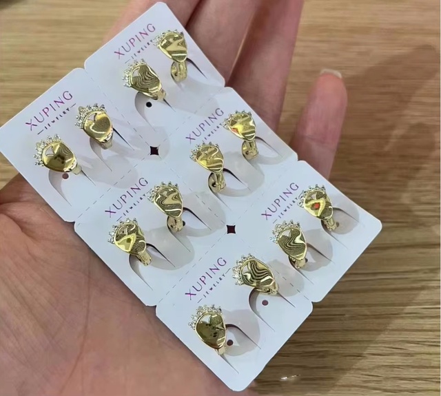 230519111 Xuping Jewelry Wholesale Hot Sale High Quality Unique Design Fashion Elegant Luxury Daily 14K Gold Color Lady Earring