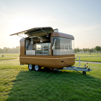 Camion de restauration personnalisé avec cuisine complète, conçu pour les services de traiteur mobiles de pizzas, tacos, barbecues, hot-dogs et glaces.