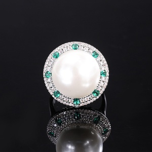 Juego de Joyería Nupcial de Dos Tonos con Perlas de Concha Blanca de 14 mm y Circonita Cúbica de Latón Ecológico, Venta al por Mayor del Fabricante - Product Image 5