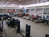 Design industriel moderne Bâtiment à structure en acier préfabriqué Atelier de lavage de voiture en métal Hangar pour garage Panneau sandwich