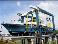 Équipement de levage mobile marin, capacité de levage de 30 à 1200 tonnes, hauteur de levage maximale de 20 m, cabine avec télécommande pour le stockage et l'entretien des bateaux