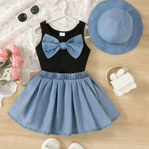 Set Estivo per Bambine con Gilet Senza Maniche con Fiocco, Gonna in Denim Stile Principessa Retrò e Cappello - Product Image 5
