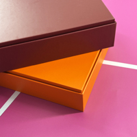 Base de couvercle de boîte de papier personnalisée de luxe stratification mate pour cadeau vêtements produits électroniques huiles essentielles crème pour le visage cils UV