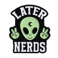 Broche fantaisie en alliage électroplaqué motif extraterrestre, badge de dessin animé avec slogan amusant, accessoires créatifs personnalisés pour sacs et vêtements