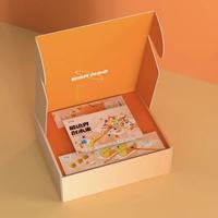 Boîte de kit de relations publiques d'entreprise personnalisée, écologique et en couleur |   Carton d'expédition imprimé avec doublure en éponge de fourrure |   Kit de 50 pièces pour la mise en route des nouveaux employés