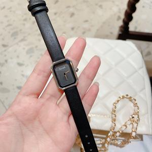 นาฬิกาควอทซ์อะคริลิคหรูหราน้ำหนักเบาเป็นมิตรกับสิ่งแวดล้อม xiaoxiangfeng 10เมตรรุ่นสี่เหลี่ยมผืนผ้าแฟชั่นสีแดงออนไลน์ทรงสี่เหลี่ยม - Product Image 6