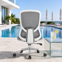 Chaise de bureau ergonomique à dossier haut, support lombaire réglable, design contemporain, base chromée, dossier ouvert, résistante à l'usure