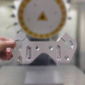 CNC gia công phay Ba Cây Kẹp khung gắn tùy chỉnh nhôm ba kẹp CNC gia công phần cho đua xe máy - Product Image 2