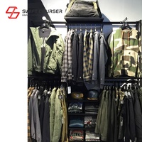 Support mural personnalisable en métal chromé pour accessoires, outils et vêtements, avec barre transversale et double fente pour panneau rainuré