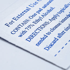 Tampons alcoolisés personnalisés 3*6cm 100PCS Nettoyage des téléphones portables Antiseptique Désinfection - Product Image 1