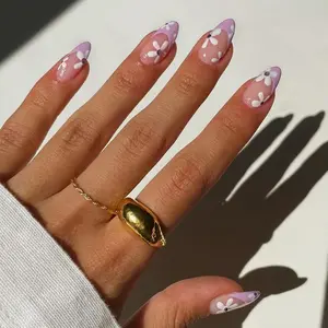 Reutilizáveis bonito imprensa em unhas fornecedor encantos conjunto com cola por atacado roxo flores francesas fornecedor curto amêndoa forma