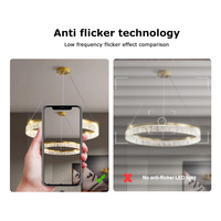 Lustre suspendu moderne en acrylique circulaire LED sur mesure pour plafond haut, finition dorée, température de couleur réglable pour