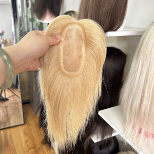 Listo para enviar: Topper <span class=keywords><strong>de</strong></span> cabello humano virgen <span class=keywords><strong>natural</strong></span> <span class=keywords><strong>de</strong></span> 8 pulgadas <span class=keywords><strong>con</strong></span> base mono <span class=keywords><strong>de</strong></span> PU, para añadir volumen en la corona, <span class=keywords><strong>con</strong></span> clips y cinta adhesiva. - Product Image 5