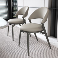 Nouvelle Chaise de Salle à Manger en Cuir Minimaliste de Luxe Léger Italien 2026 Sans Accoudoirs avec Structure Métallique pour la Maison