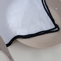 OEM ODM personnalisé restaurant déjeuner dîner contraste bord de garniture serviette de table en lin doux pour la décoration de mariage