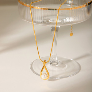 Colliers pendentifs en chaîne serpent en acier inoxydable plaqué or fin, décoration en perles, pendentif en forme de goutte d'eau creux - Product Image 1