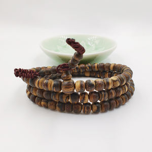 Bracciale Vintage con Perline di Legno Selvatico di Tarakan per Donne - Product Image 3