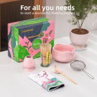 TEANAGOO Ensemble d'outils à thé Boîte cadeau Porte-fouet Cuillère en bambou Conception de fleurs de cerisier 7 PCS Ensemble de fouet rose Matcha Bol en céramique
